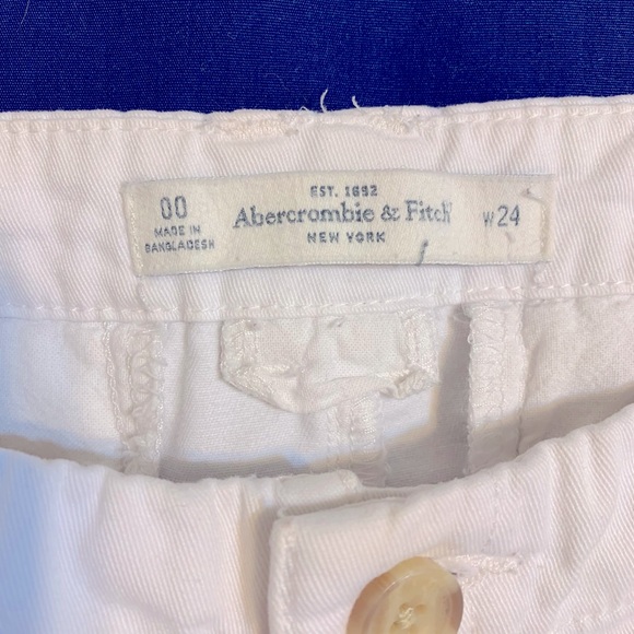Abercrombie and Fitch white shorts - Picture 2 of 4